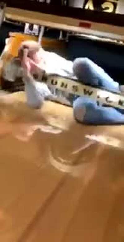 An idiot nearly gets crushed by a pinsetter