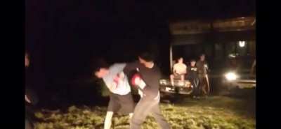 Karşılıklı ense yumruğu.