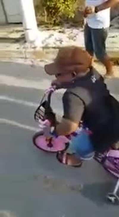 Rafael anão de bike