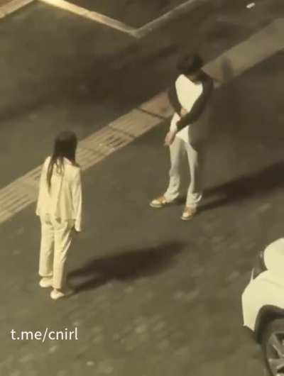 情侣释放完荷尔蒙都累了,一个单身狗在看的津津有味