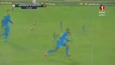 Soccer goalie Kungfu kicks his opponent right on the neck.