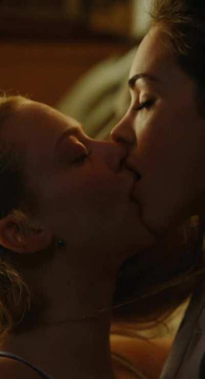 Megan fox and Amanda Seyfried ❤🥵Jennifer body