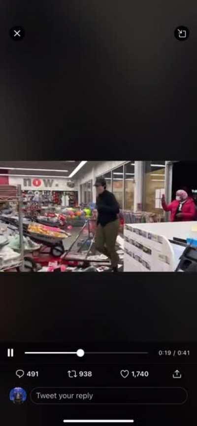 BLM Rioters looting in Philadelphia