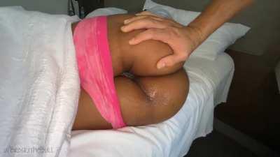 Interrupted her nap for a quick breeding 😈