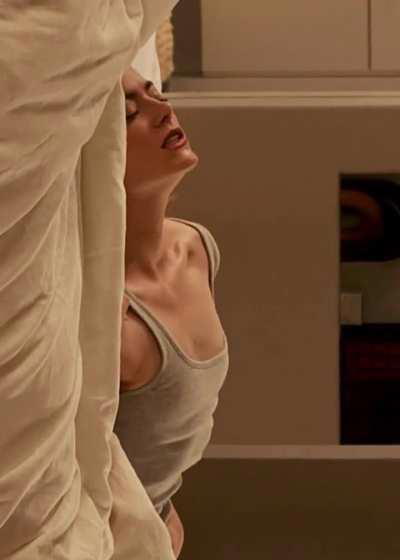 Emma stone - The Curse S1E1