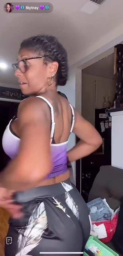 Giving the fans a 360 on live😍🔥❤️💦