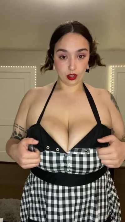 Over 600+ pictures and videos on my Onlyfans for only $8 bucks a month!! Cum play with me. 💋