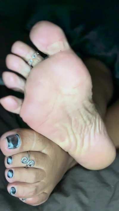 Morning stretch.. do you know how soft they would feel on you?? 