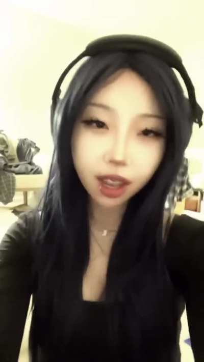 im so lucky to have all 6000 of u nerds shitposting w/ me🥰