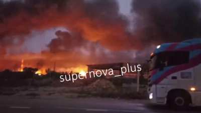 More footage of Ukrainian kamikaze drones attacking the Kuybyshevskiy oil refinery in Samara Oblast, Russia [Aug 28th 2025]