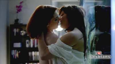 Diane Gettinger & Moniqua Plante (Femme Fatales - s02e03) *NO MUSIC*