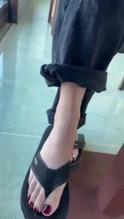 POV: i'm teasing you during your lunch and you get an erection at the restaurant. 🤐