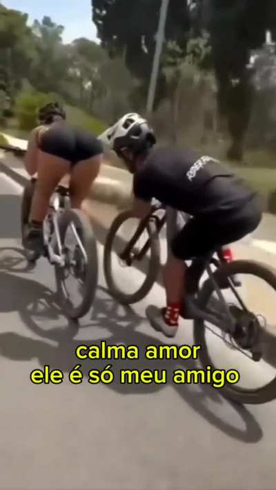 Ele é gay relaxa