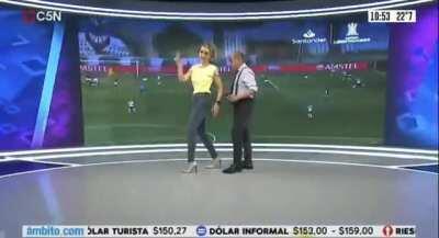 Se acham que os programas esportivos aqui conseguem ser estranhos, nosso continente consegue ser competitivo até nisso: