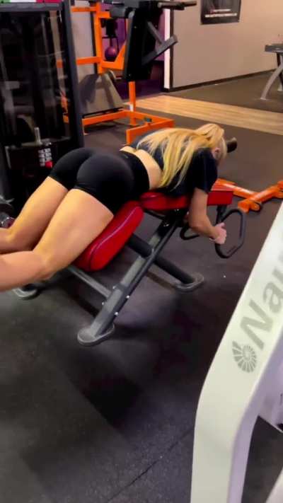 Hamstring detail goin craaazzyyyy.