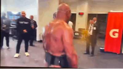 This moment before the Jake Paul Mike Tyson fight has me cackling 