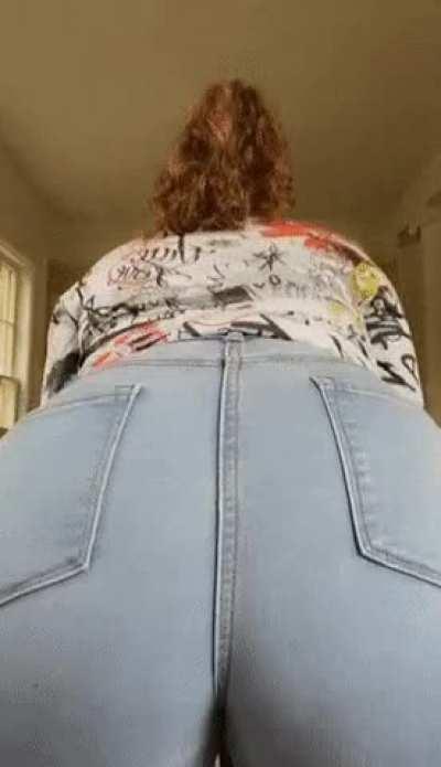 Just wanted to show off uhh my outfit 😋🍑😉 come see my first face reveal in the sub below 😘😘😘↓↓↓↓