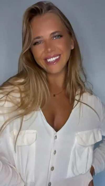 I love guys who eat cute beauties