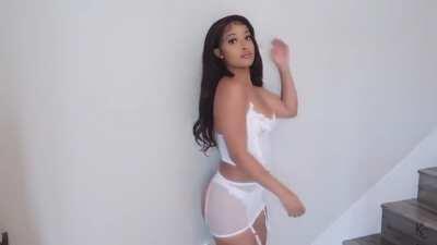 Tha lil jiggle tho 😍