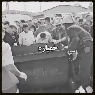 ‏فرسوده مانده در صفِ دلگیرِ روز‌ها گویی برای مُردن،نوبت گرفته‌ایم...! 