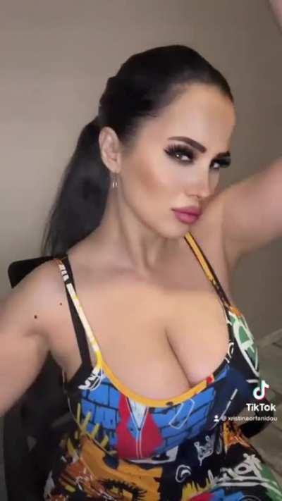 Χριστίνα Ορφανίδου και τα μασταρια της 💦