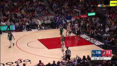 [Highlight] Jonathan Kuminga goes ballistic to throw down the dunk