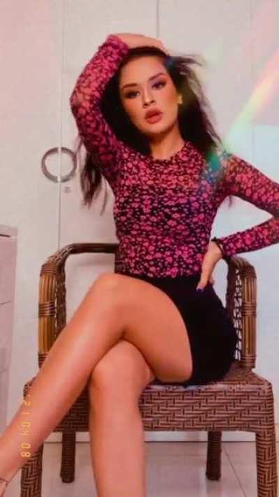 Avneet Kaur- Those meaty thighs even at this age is just unbearable🥵🍗