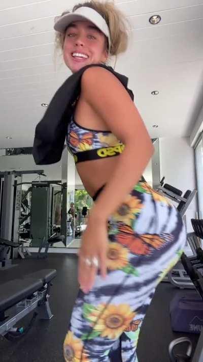 Sommer Ray bends over