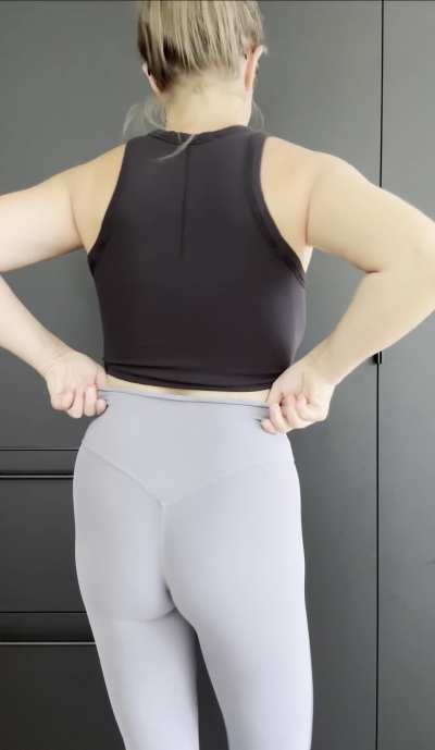 Gray leggings, like gray sweatpants, show everything…