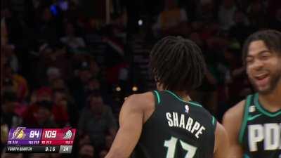 [Highlight] Shaedon Sharpe breaks free in transition after the steal to throw down an athletic slam