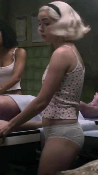 The petite Kiernan Shipka has a really fuckable ass