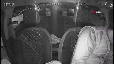 İzmirde soğukta bekleyip &uuml;ş&uuml;mesin diye aldığı yolcu tarafından 3 kurşunla ağır yaralandı