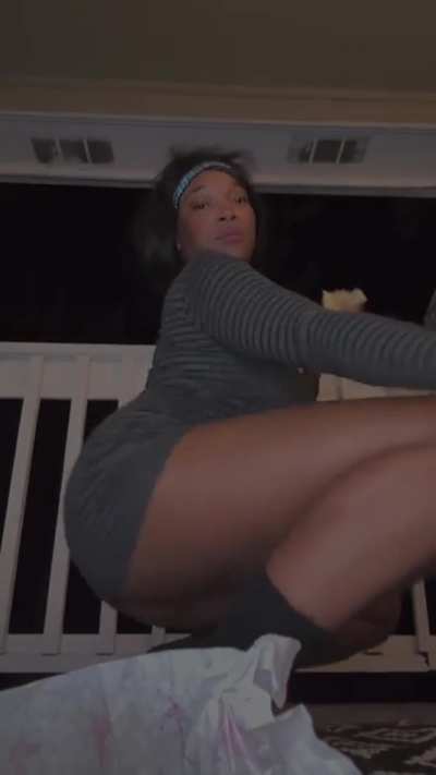 Wait till she turn around