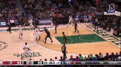 [Highlight] John Wall hits his first bucket as a Clipper