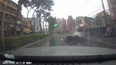 I am driving in the rain~~