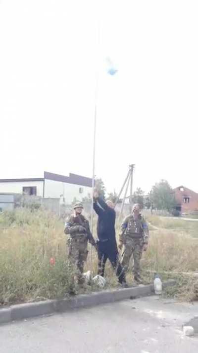 Ukrainian flag has been raised in Volokhiv Yar