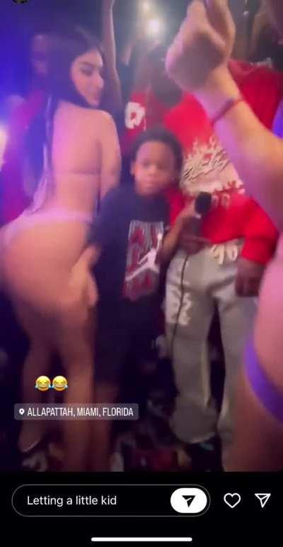 Mann yall trippin. Lettin a lil jit touch you is wild bruh.. 