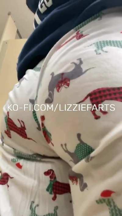 Don't mind me... Just farting out some JUICY ones (link in comments for more videos)