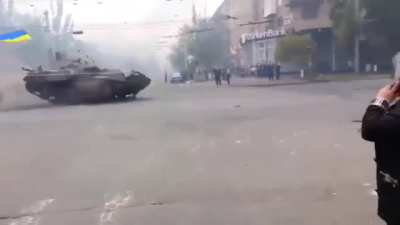 Mykhailo Drapaty's BMP first to break through the barricades into Mariupol, which was set up by FSB-led & Russian-backed separatists. [May 2014]