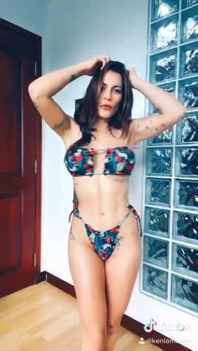 Kenia Gonzalez (@keniamusicr)