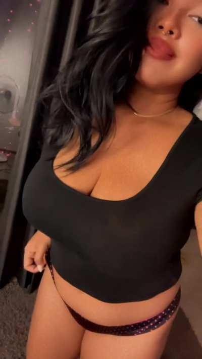 I'm horny... can you tell by my nipples through the top? 👀