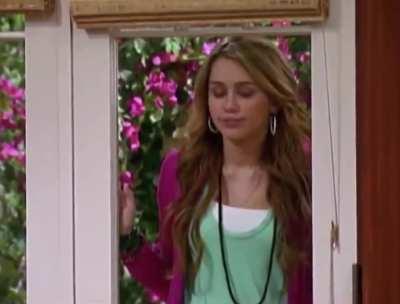 Jessa saying goodbye to Birtha as she leaves for the hospital