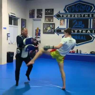 Future British Muay Thai star Joe Ryan demonstrating a long Muay Khao technique