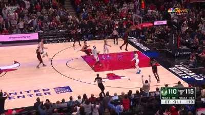 [Highlight] Alex Caruso steals the ball from the inbound pass and Patrick Williams jams it