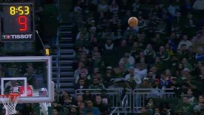 [Highlight] Giannis Adétòkunbọ̀ goes up for a strong put-back slam