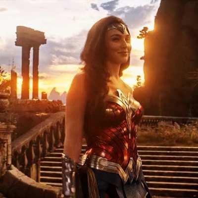 Gal Gadot oozing dommy mommy energy