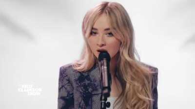 Sabrina performing ‘WOW’ on the Kelly Clarkson Show