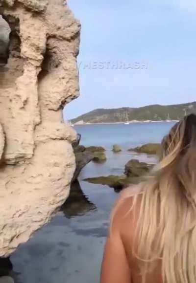 To walk on slippery rock