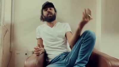 خليلي السيد على جنب