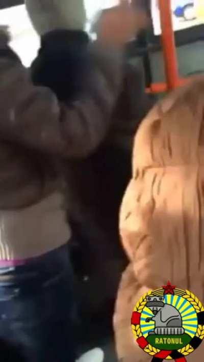 Voi ce faceti cu mucii pe care ii scobiti din nas?